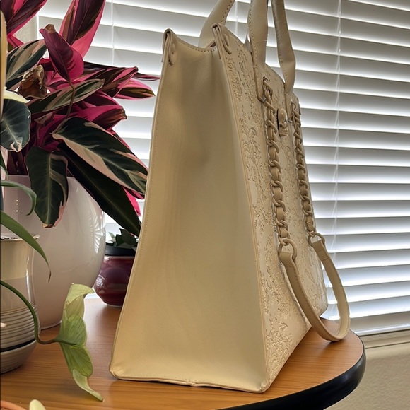 🎃👻Betsey Johnson 👻🎃Cream Tote Bag w/ Studded Detailing Clutch Inside NWT - Picture 4 of 15